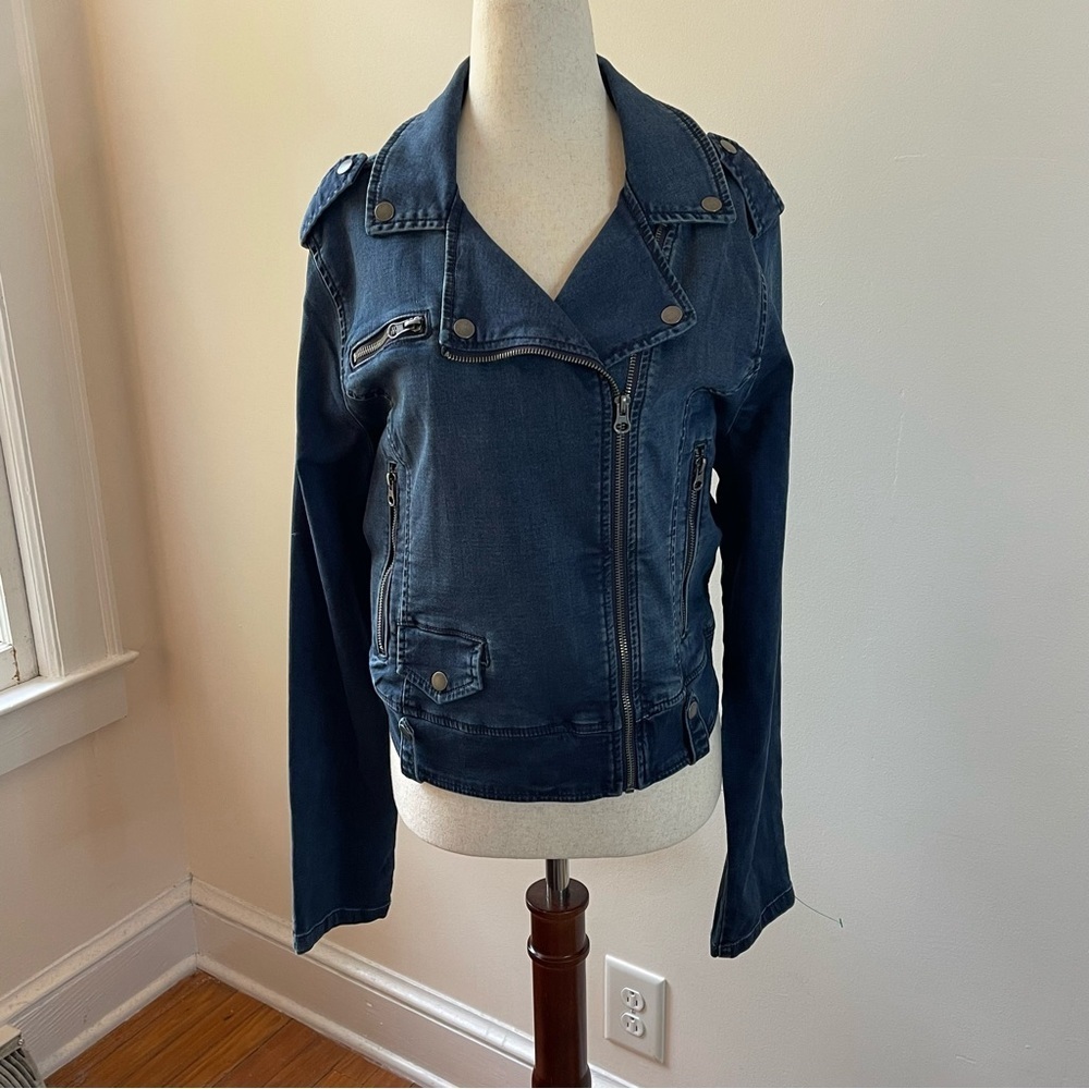 Torrid Denim Moto Jacket Size 2 EUC Classic Dark Wash Asymmetric Zip